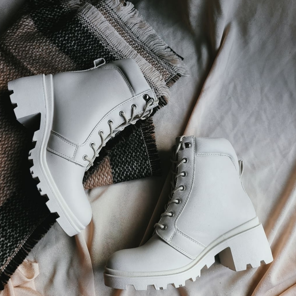 🆕️The Louise// Stone faux leather Boot - Picture 1 of 4